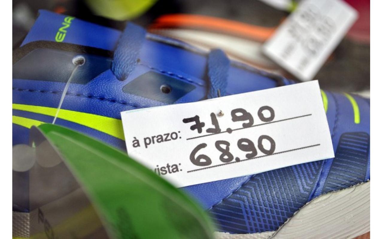 PROCON orienta comerciantes de Ituporanga sobre exposição de mercadorias