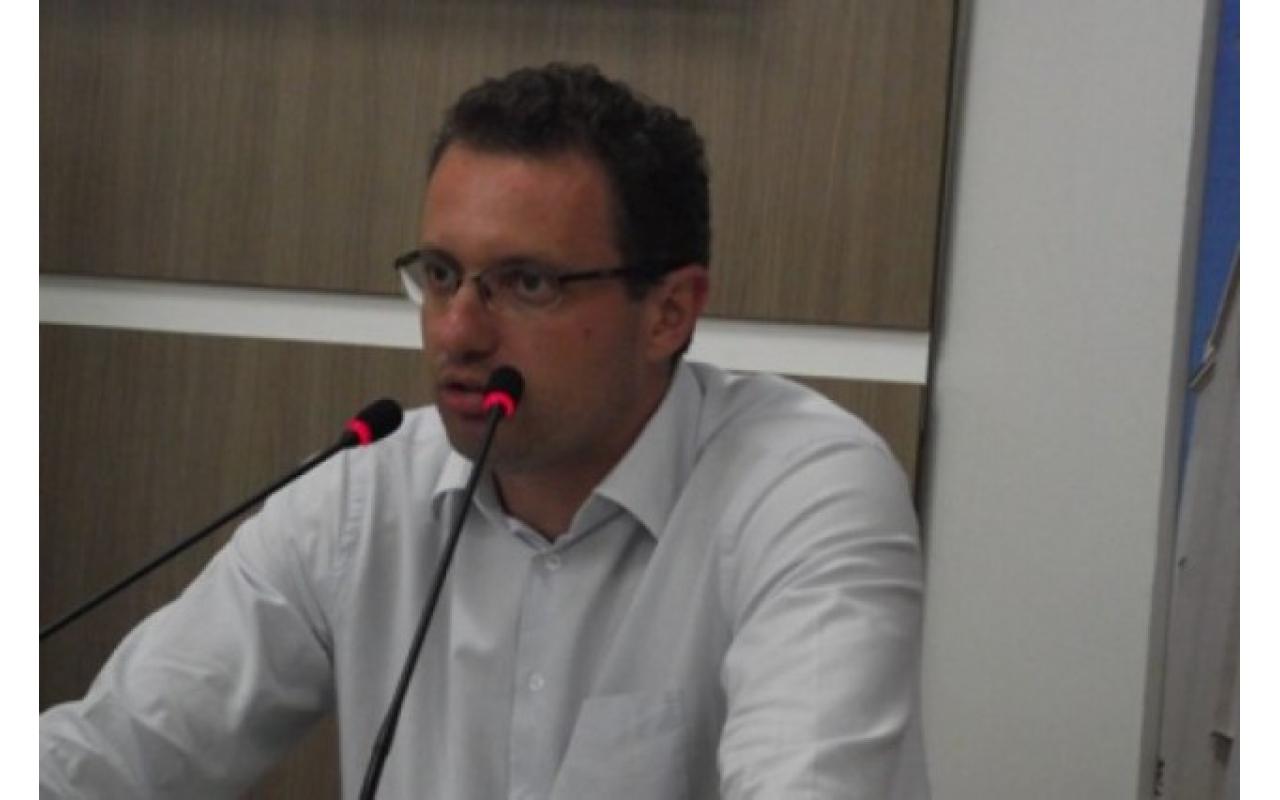 POLÍTICA – Vereador Leonardo Kruschinski da Silva afirma que as fiscalizações e as cobranças por maior transparência vão continuar em 2015 na Câmara d