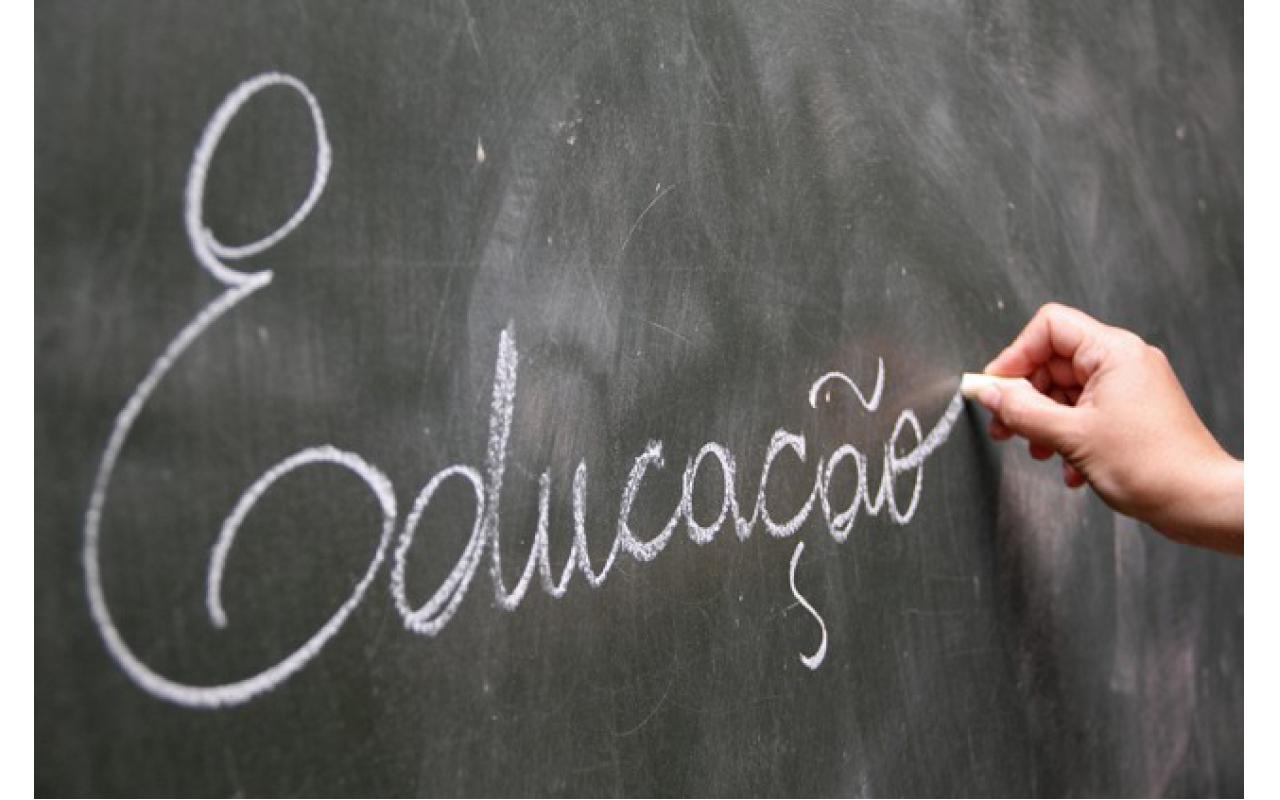Mais de mil profissionais da educação participam de seminário no Alto Vale