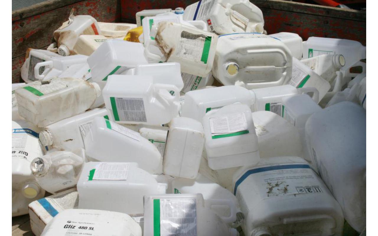 Agricultores de quatro comunidades poderão fazer neste sábado a entrega de embalagens vazias de agrotóxicos