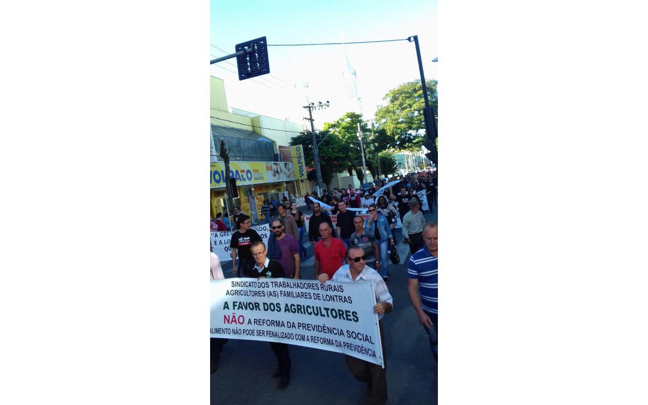Cerca de 350 pessoas participaram de ato da Greve Geral em Rio do Sul