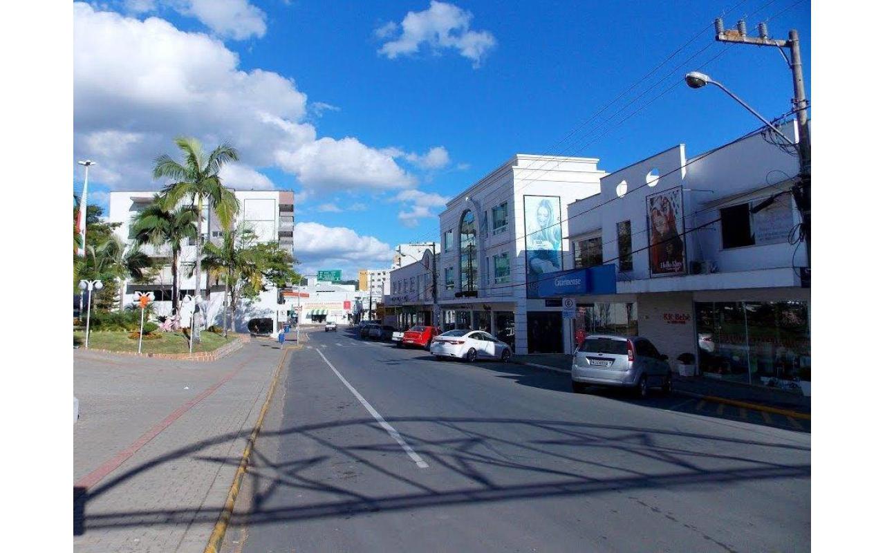 Comerciantes são orientados sobre utilização das vagas de estacionamento no centro de Ituporanga