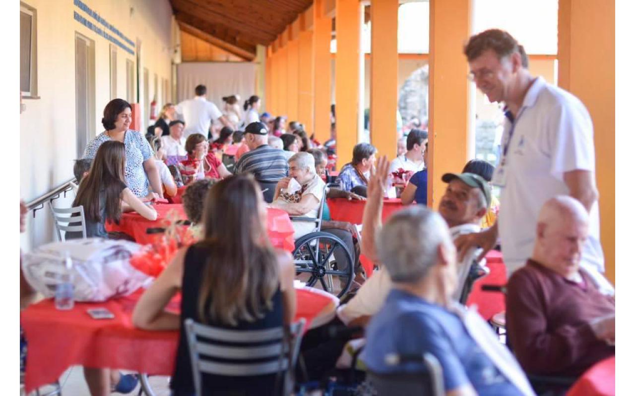 Confraternização no Abrigo Mão Amiga marcou o encerramento da Campanha Natal Solidário – Padrinhos do Amor e da Solidariedade