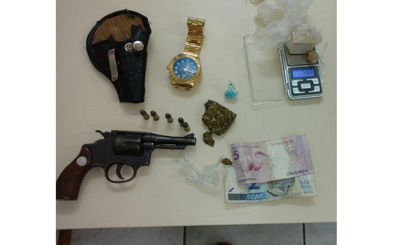 Dois são detidos por tráfico de drogas e porte de arma em Ituporanga