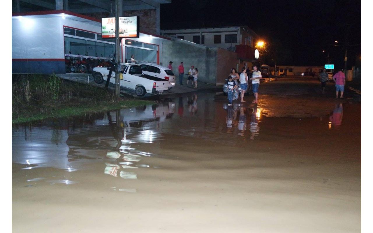 Enxurrada em Leoberto Leal: Prefeita avalia prejuízos