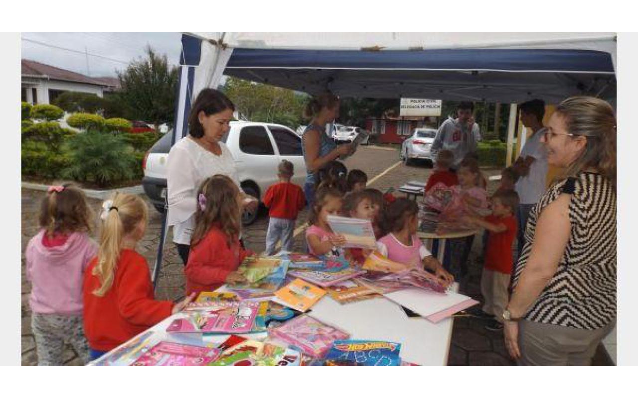 Feira do Livro é realizada em Petrolândia