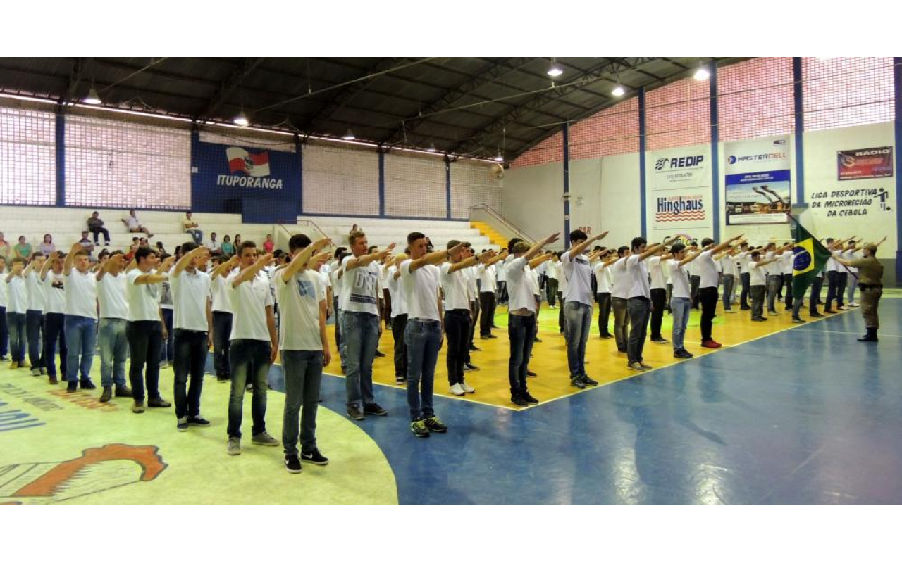 Jovens que completam 18 anos precisam realizar o Alistamento Militar