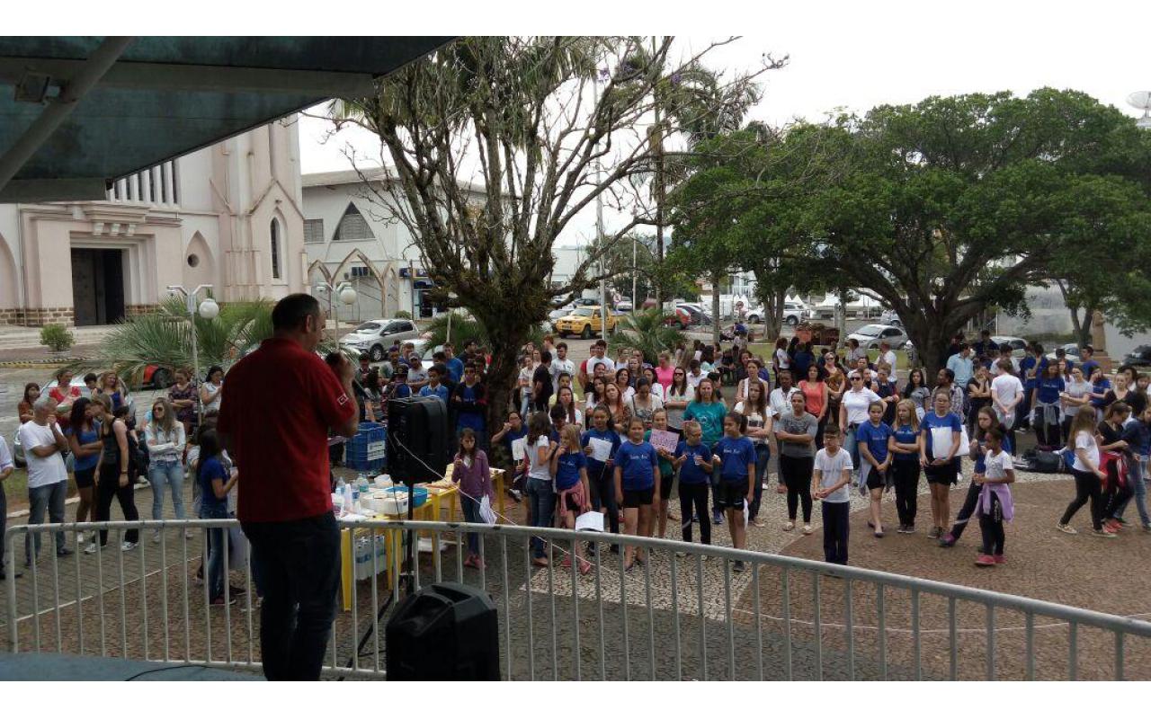 Manifestação contra mudanças no ensino médio é realizada em Ituporanga